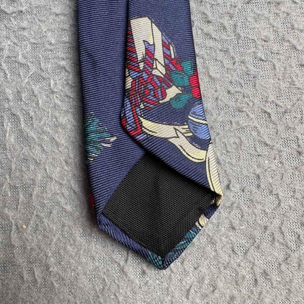 Resilio Mens Christmas Holiday Tie Navy Blue Ornaments Pine Berries Silk Blend